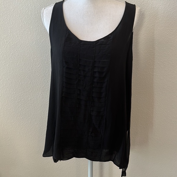 Robbi & Nikki Black Tank - Picture 2 of 7
